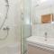 Gorgeous Apartment In Brodarica