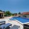 Three-Bedroom Holiday Home In Orasac