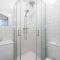 2 Ensuite Bed Home Near Shops - 登顿