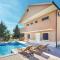 Lovely Home In Split With Jacuzzi