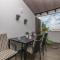 Two-Bedroom Apartment In Cervar Porat