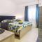 Gorgeous Apartment In Grebastica