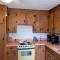 East Granby with AC and WiFi 3 minute to Bradley
