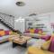 5 Bedroom Amazing Home In Galizana