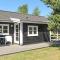 3 Bedroom Nice Home In Aakirkeby