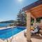 Gorgeous Apartment In Karbuni With Wifi