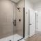 Upstay - Modern Family Home w Private Pool - Клермонт