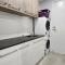 Minutes to the Beach! King Bed with TV, Spa Bath