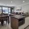 Minutes to the Beach! King Bed with TV, Spa Bath