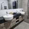 Minutes to the Beach! King Bed with TV, Spa Bath