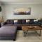 Minutes to the Beach! King Bed with TV, Spa Bath
