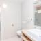 3 Bedroom Lovely Apartment In Povljana