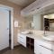 River Haven serene spacious with river views - 朗塞斯顿