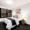 Melbourne Luxury - Pool, Gym, Views & Free Parking