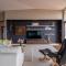 River Haven serene spacious with river views - 朗塞斯顿