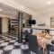 Awesome Home In Valbandon