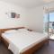 6 Bedroom Gorgeous Home In Dvornica