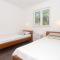 6 Bedroom Gorgeous Home In Dvornica