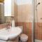 Gorgeous Home In Bajagic With Jacuzzi - Bajagić