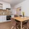 Nice Apartment In Cres With Kitchen