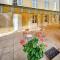 7 Bedroom Awesome Home In Charlieu - 沙尔略