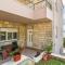 Three-Bedroom Apartment In Mali Rat