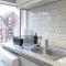 Modern 2 Bed Apartment By Smooth Stays Short Lets & Serviced Accommodation Preston With Parking Near Train Station