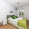 Gorgeous Home In Trogir With Jacuzzi