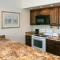 Beach Living at Island Pine Villas (BLJ) - 乔治敦