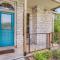Cosy and Open with Loft on Greenbelt - أوستن