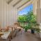 Bright and Beautiful Princeville Studio, Private Lanai, Pool (209B) - برينسفيل
