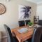 Lbarza Luxury 3BR 2 Bath 2 Storey Townhouse near lake