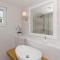 Cozy Home In Seget Donji With Jacuzzi - Trogir