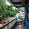 12 Monks - Beachfront Hostel