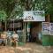 12 Monks - Beachfront Hostel