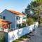 Stunning Apartment In Broce With Wifi - Broce