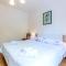 Three-Bedroom Holiday Home In Neoric
