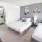 Deluxe Ocean View Condo 2 Queen Beds in Waikiki, FREE Parking & Wi-Fi