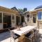 Coryong - A grand residence, 500m from Leura mall