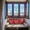 Silver Mist - Art Deco, Central Heating and Fireplace