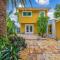 Charming Family Home with Lush Garden - ميامي
