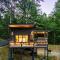 Modern Tree House! Cozy Hot Tub, Firepit, Views! - 赛维尔维尔
