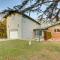 Lakefront Hartland Cottage with Patio and Fire Pits! - Hartland