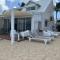 Sweet Home SXM Baie Nettlé Pieds dans leau