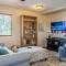 Second Story Suite with Balcony - Queen Creek