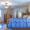 Second Story Suite with Balcony - Queen Creek