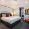 Devan House - An Entertainers Retreat Close to Town