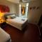 Midcentury Modern - Pool & Hot tub - Retro Retreat