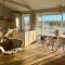 Stylish cottage with hot tub