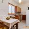 Apartment with a private POOL - Peresiji